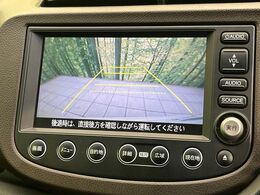 【バックカメラ】駐車時に後方がリアルタイム映像で確認できます。大型商業施設や立体駐車場での駐車時や、夜間のバック時に大活躍！運転スキルに関わらず、今や必須となった装備のひとつです！