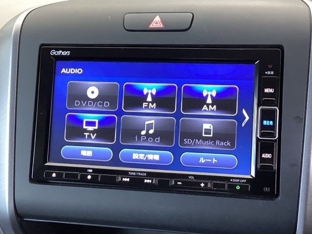 ナビ機能だけでなく、フルセグ、Bluetooth、DVDとCD再生などのオーディオ機能がついています！