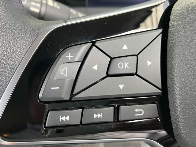 ステアリングスイッチで、オーディオ操作、メーター内の情報の切り替えが可能に！わき見運転をせずに、快適な運転が出来ますよ♪