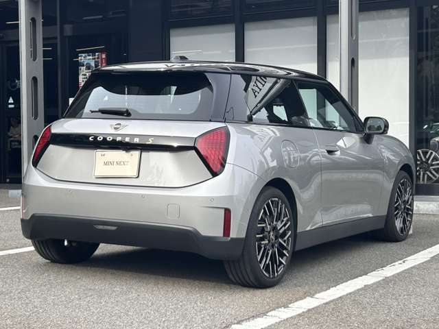 グループ総在庫台数は350台！！　お客様のご希望のお車をお探しいたします！！　詳細は　無料電話　0078-6002-224332　弊社担当スタッフまでお気軽にお問い合わせください！！
