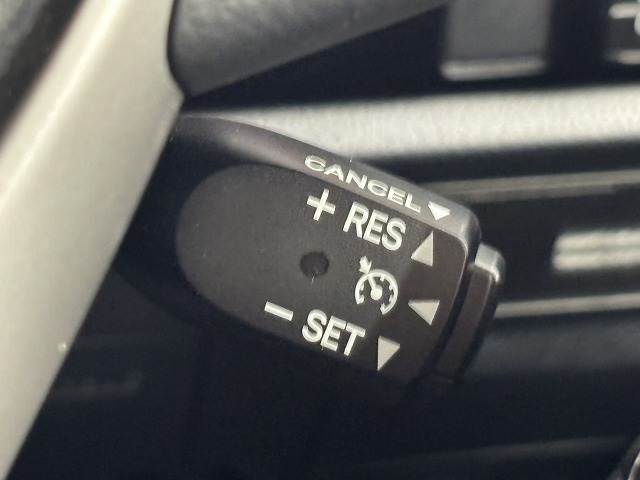 【クルーズコントロール】アクセルペダルを踏まずに設定した車速を保つ事が出来ます。高速運転やロングドライブで活躍します。