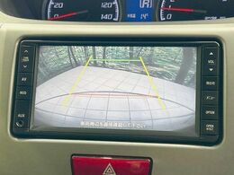 【バックカメラ】駐車時に後方がリアルタイム映像で確認できます。大型商業施設や立体駐車場での駐車時や、夜間のバック時に大活躍！運転スキルに関わらず、今や必須となった装備のひとつです！