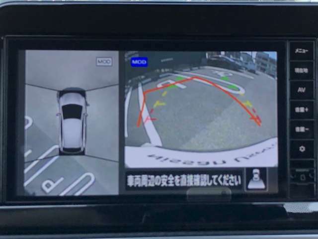 【アラウンドビューモニター装備】　フロント・左右ドアミラー・リヤの4つのカメラにより、車両を真上から見ているような映像をディスプレイに表示します。正確な駐車や取り回しを容易に行うことができます。
