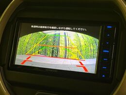 【バックカメラ】駐車時に後方がリアルタイム映像で確認できます。大型商業施設や立体駐車場での駐車時や、夜間のバック時に大活躍！運転スキルに関わらず、今や必須となった装備のひとつです！