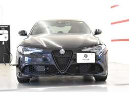 エンジンや駆動系を前後車軸間に収め、有効にパワーを路面ににつたえる事の出来る車輛レイアウト。