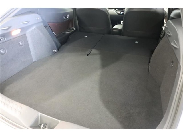 シートを倒せば、さらにたくさんの荷物も安心です！