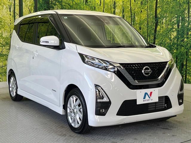 大好評のボディコーティング「弾スプラッシュコート」もご納車までに施工可能。通常のガラスコートと異なる、耐久年数6年の無機質ガラスコーティングが、ボディをキレイな状態に保ってくれます。