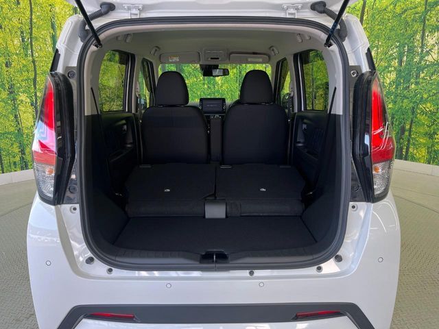 普段のお買い物や通勤、送迎等に十分な荷室スペースを確保しております。セカンドシートを倒すと、大きな荷物の積載も可能です♪
