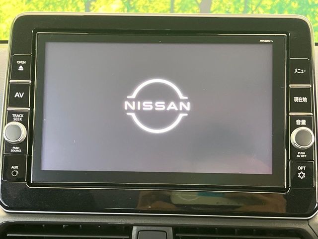 【純正9型ナビ】人気の純正ナビを装備。オーディオ機能も充実しており、Bluetooth接続すればお持ちのスマホやMP3プレイヤーの音楽を再生可能！毎日の運転がさらに楽しくなります！！