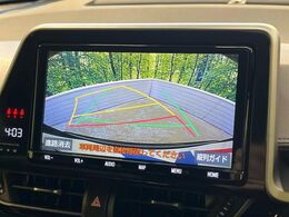 【バックカメラ】駐車時に後方がリアルタイム映像で確認できます。大型商業施設や立体駐車場での駐車時や、夜間のバック時に大活躍！運転スキルに関わらず、今や必須となった装備のひとつです！