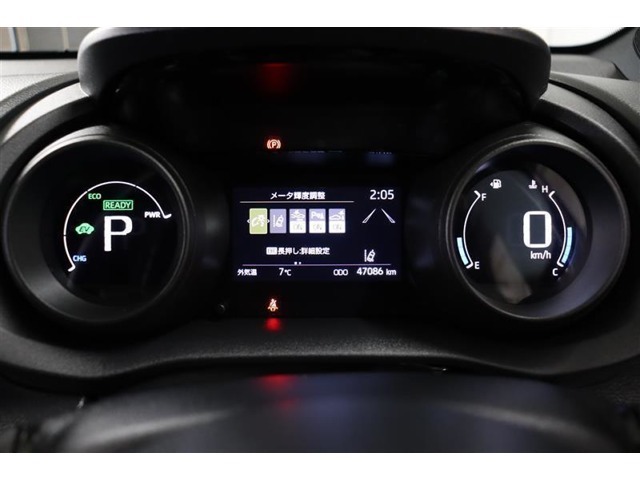 マルチインフォメーションディスプレイ付きのメーターです！エコ運転へ導く多彩な情報を表示してくれます。