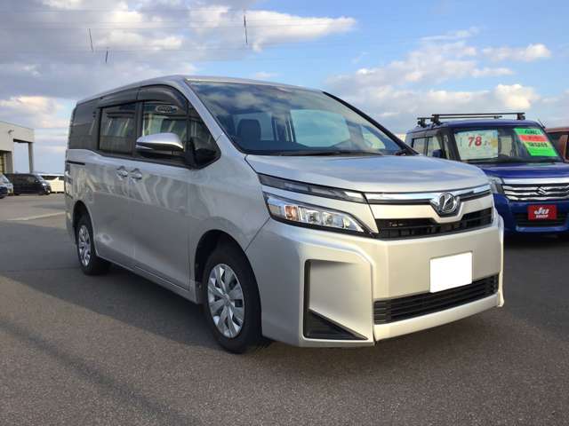 鶴田自動車は笑顔で働ける職場作りに常日頃から励んでいます。元気で笑顔あふれるスタッフが親切丁寧に対応できるお店作りを目指し車検、新車中古車販売、鈑金塗装、自動車保険、を行っております。