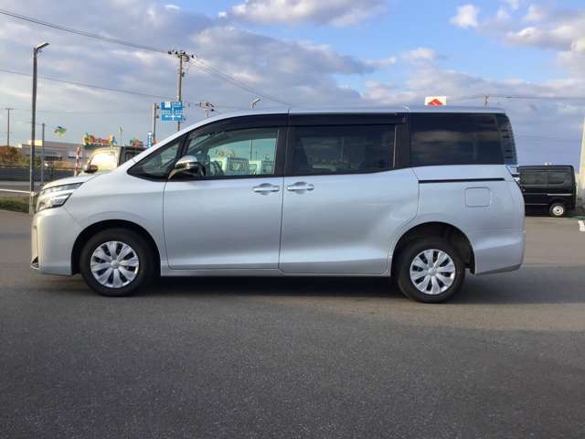 個性豊かなスタッフがお客様の車選びをしっかりとアドバイスいたします。是非一度鶴田自動車へご来店お待ちしております。当社は中古自動車販売士が在籍しています。