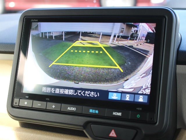 リアカメラが装備されており、後方の安全確認はもちろんのこと狭い場所での駐車や雨の日・夜間など視界の悪いコンディションでのストレスの軽減にもなります！