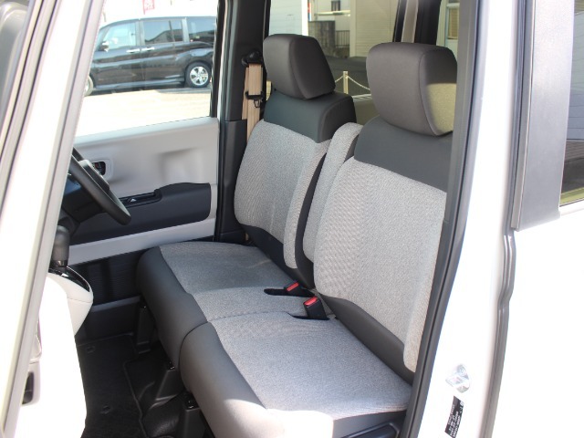 クリーニングをしっかり行っていますので、運転席・助手席どちらもきれいになっております！