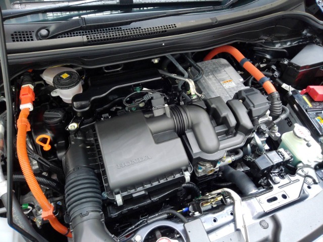 エンジンルームもピカピカにクリーニングされています。