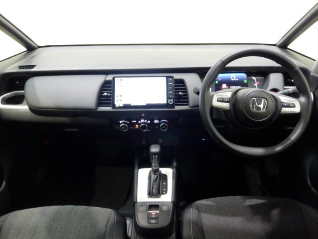 Honda車が初めての方にも扱いやすく分かりやすいインパネ周りと各種スイッチ類です。
