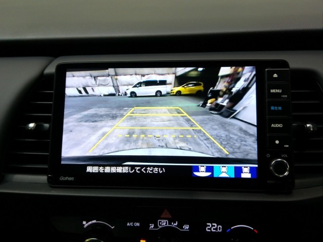 後方確認はオマカセのリアカメラ付です。雨天時や夜間のバック駐車時などで特に視界の安全確認に役立ちます。