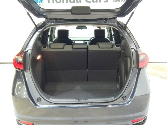 このクラスでは大容量で使いやすいラゲッジルームです。