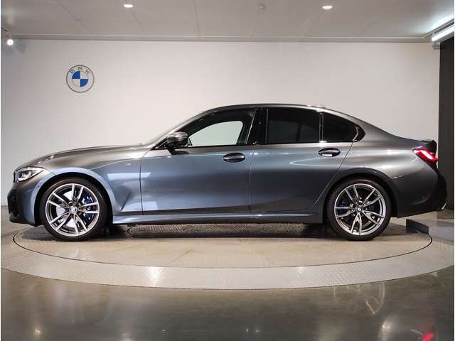 ☆BMWは自動車メーカーとしてのアイデンティティ…BMWらしさを守るため頑なに前後重量配分50:50にこだわり続けています☆
