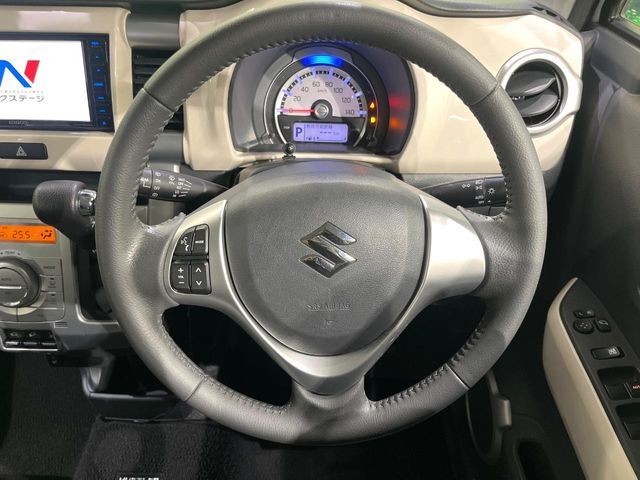【純正革巻きステアリング】上質な革を使用することで、手にしっかり馴染みとても運転しやすいハンドルです♪
