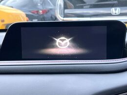 【純正ナビ】人気の純正ナビを装備。オーディオ機能も充実しており、Bluetooth接続すればお持ちのスマホやMP3プレイヤーの音楽を再生可能！毎日の運転がさらに楽しくなります！！