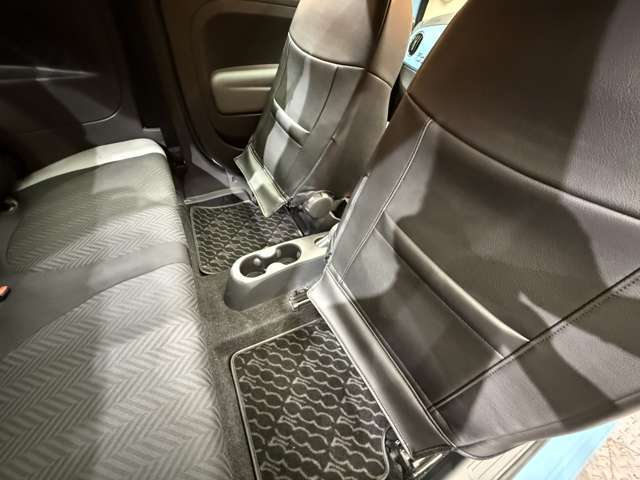 ご納車から最長5年保証もご用意しております。走行距離は無制限です。詳細はお問い合わせ下さい。遠方の方もご安心ください。全国のLIBERALA、ガリバー店舗でもアフターサービスを行っております。