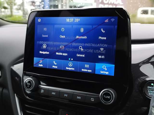 ダッシュボードのセンタークラスターには8インチのFord　SYNC3を採用！お持ちのスマホとUSBケーブルでリンクさせるとapple　car　playやandroid　Autoのナビを表示出来ます