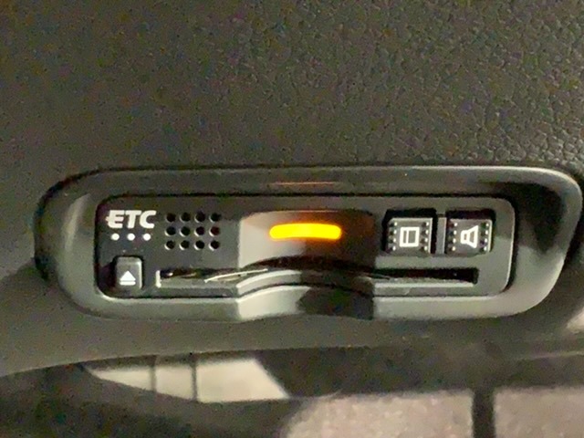 いまや快適なカーライフに欠かせないETCが付いています。