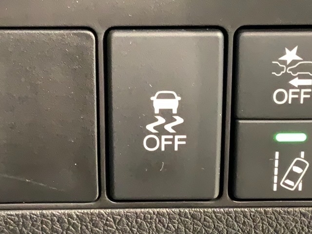 横滑り防止装置がついています。いざという時に安心ですね。