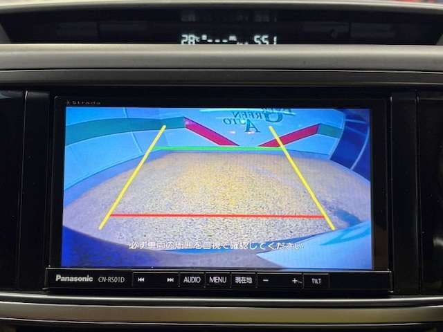 バックカメラがついて後方確認が簡単にできます！苦手としている車庫入れ等も安心して出来ますね！凄く需要の高い装備ですので、最初から付いていれば言う事なしですよね！？