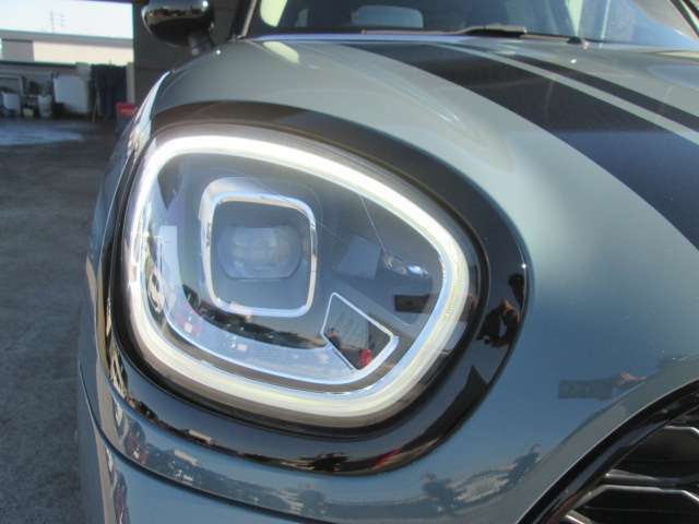 LEDヘッドライト装備。