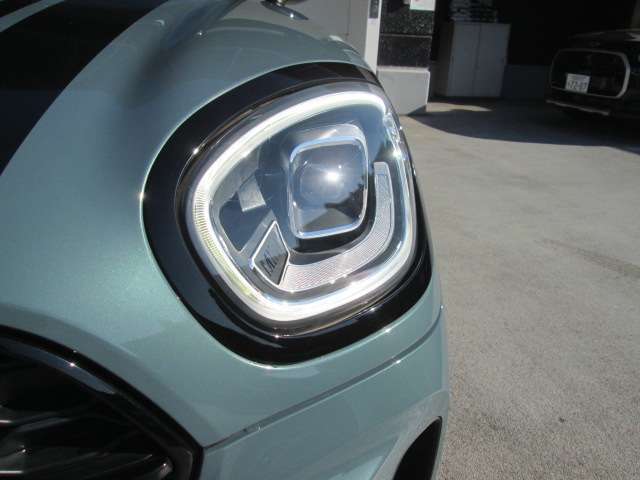 LEDヘッドライト装備。