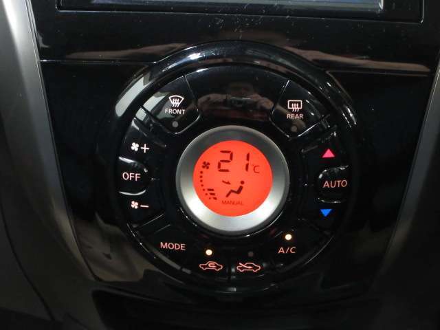 デザイン性に長けており、分かりやすて見やすいスピードメータです。