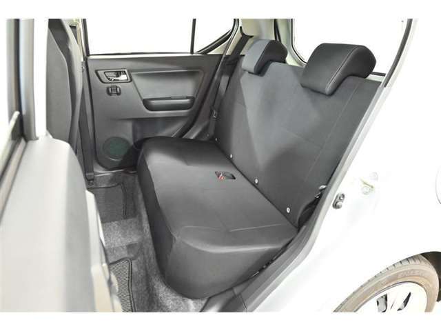中古車をキレイで気持ちよくお乗りいただけるよう、エンジンルームからシートを外した洗浄まで、目に見えない部分も徹底的に洗浄しています！