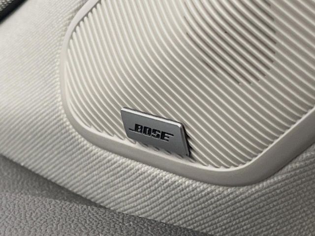●BOSEサラウンドシステム：モデル毎に最適な調整が施された、人気のサウンドシステムです。通常のスピーカーと比較しても音の広がりが感じられます。是非ご来店の上ご体感ください。