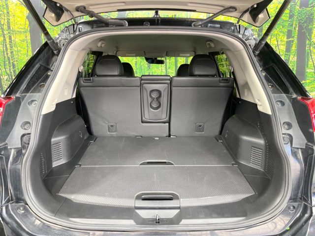 積み下ろしのしやすいデッキにはたっぷりと荷物を積み込んでいただけます。遊びから仕事まで、様々なシーンで頼れます♪