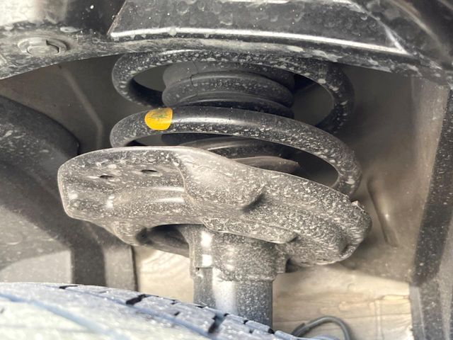 お車を安心してお乗りいただく為には、足回りの定期点検が欠かせません。サービスサポート（有償保証）では無料点検もご提供しており、安心のカーライフをお過ごしいただけるサポート体制が整っています。