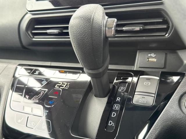 お車に合わせて無料保証以外にも、保証範囲、期間、距離を拡充させた有料保証もご用意しております！中古車の購入が初めてで不安・・・というお客様もご安心ください！