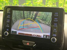 【バックカメラ】駐車時に後方がリアルタイム映像で確認できます。大型商業施設や立体駐車場での駐車時や、夜間のバック時に大活躍！運転スキルに関わらず、今や必須となった装備のひとつです！