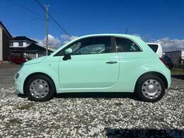 フィアットの最大の魅力であるエクステリアデザイン。丸みのあるシルエットがとてもかわいらしいです。