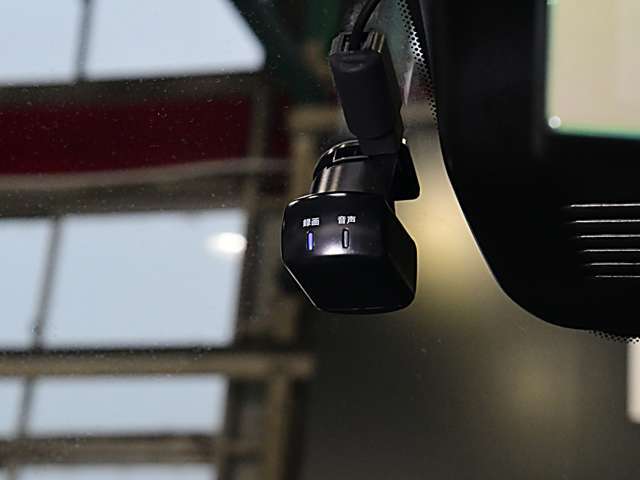 ドライブレコーダーが付いていますので万が一の時も安心です。