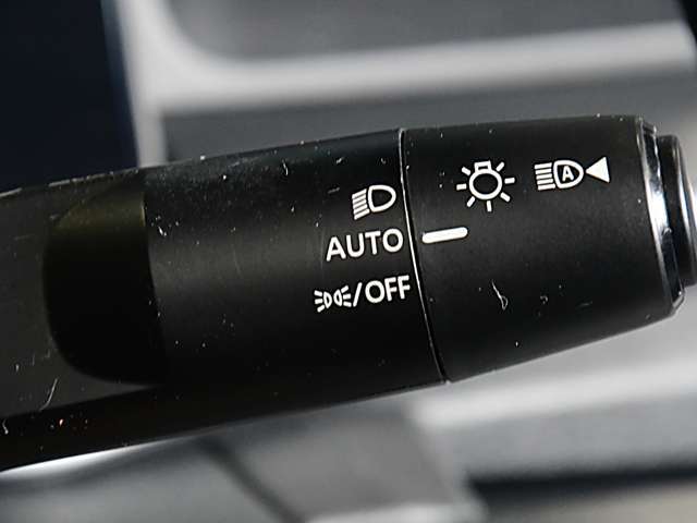 オートライトはトンネルの続く道路等でも便利です。