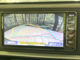 【バックカメラ】駐車時に後方がリアルタイム映像で確認できます。大型商業施設や立体駐車場での駐車時や、夜間のバック時に大活躍！運転スキルに関わらず、今や必須となった装備のひとつです！