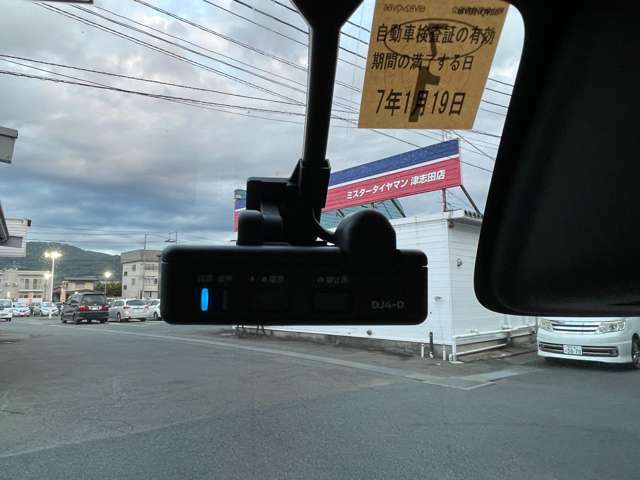 【ドライブレコーダー】時間に合わせた情報をしっかりと録画録音いたします。運転に際してのトラブルや事故などの映像もしっかりと録音録画いたします。