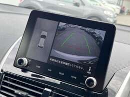 【パノラミックビューモニター】専用のカメラにより、上から見下ろしたような視点で360度クルマの周囲を確認することができます☆死角部分も確認しやすく、狭い場所での切り返しや駐車もスムーズに行えます。