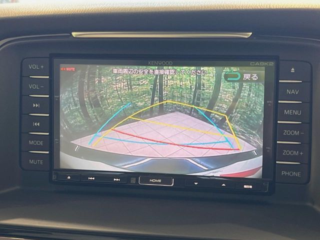 【バックカメラ】駐車時に後方がリアルタイム映像で確認できます。大型商業施設や立体駐車場での駐車時や、夜間のバック時に大活躍！運転スキルに関わらず、今や必須となった装備のひとつです！