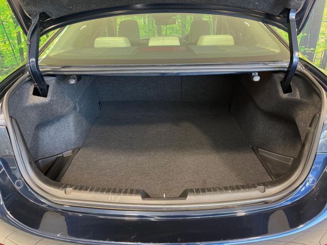 普段のお買い物や通勤、送迎等に十分な荷室スペースを確保しております。