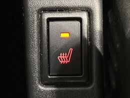 【シートヒーター】寒い日に重宝するシートヒーター！エアコンより早く温まってくれるので寒がりの人も安心ですね♪エアコンの温風は乾燥するから苦手、という方にもをおすすめです。