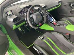 メーカーオプション：スポーツシート装備